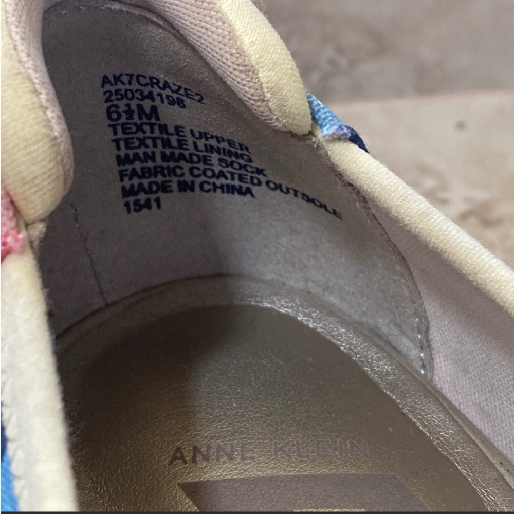 One pair of Anne Klein shoes size 6.5